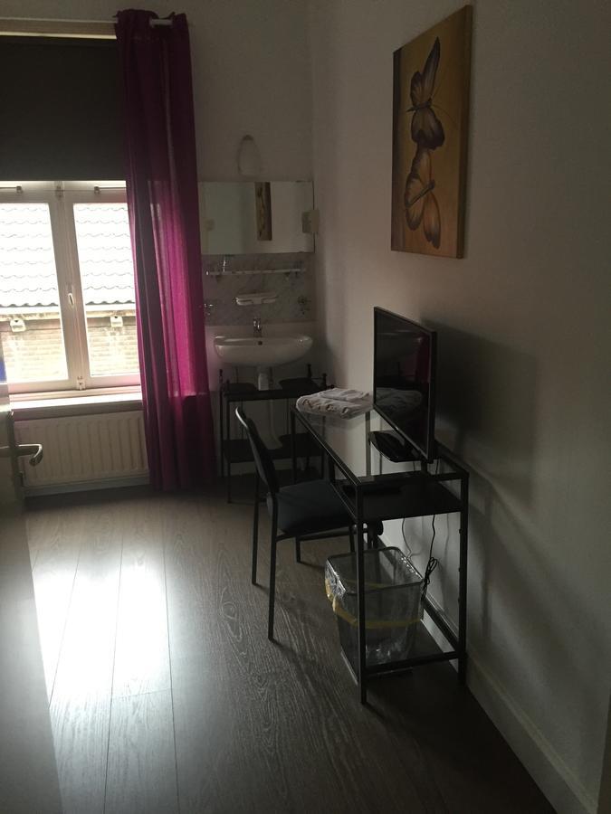 Hotel Bij Verhoeven Zevenbergen Luaran gambar