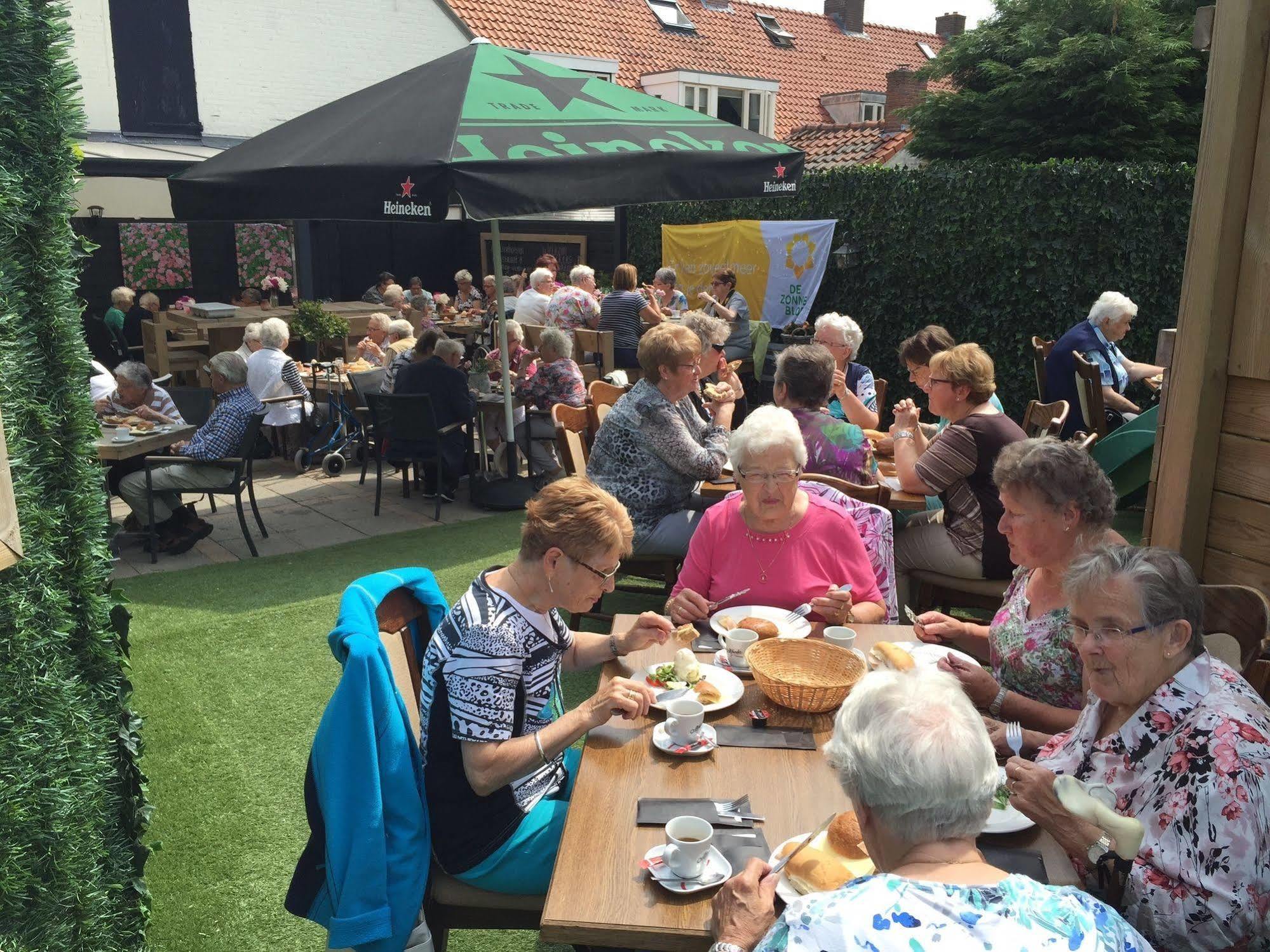 Hotel Bij Verhoeven Zevenbergen Luaran gambar